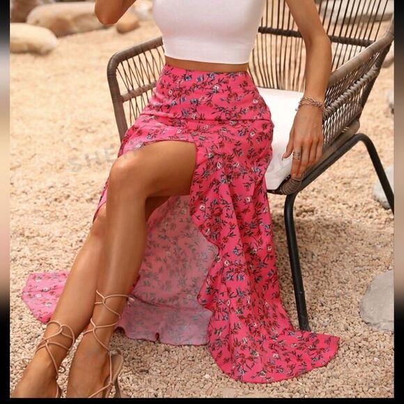 SHEIN Ditsy Floral Print Ruffle Trim Asymmetrical Hem Skirt - Picture 1 of 4